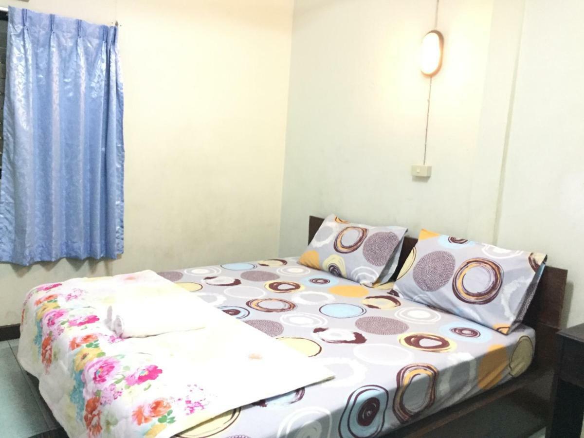 Nat 2 Guest House Bangkok Exterior photo