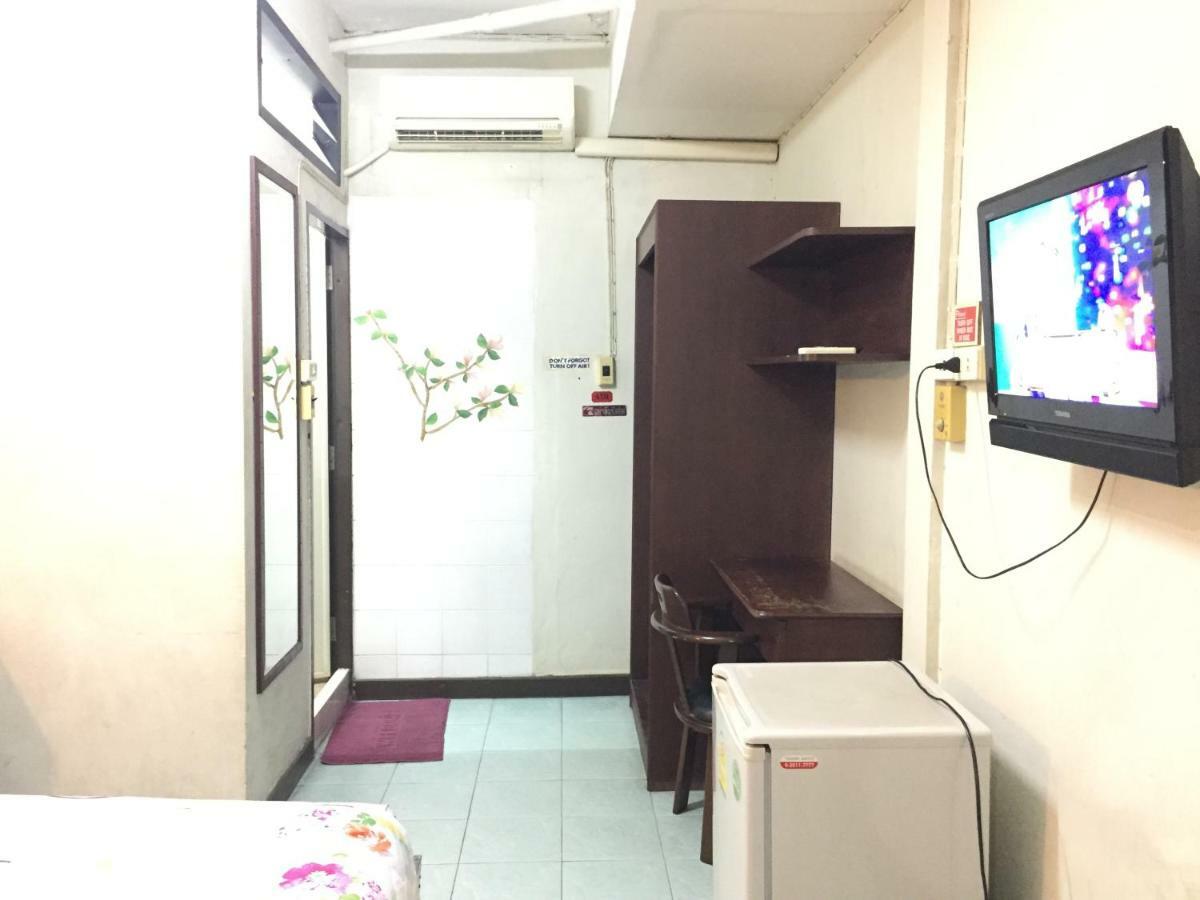 Nat 2 Guest House Bangkok Exterior photo