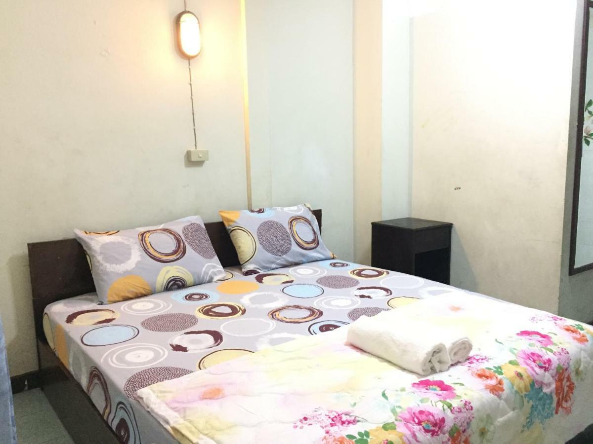 Nat 2 Guest House Bangkok Exterior photo